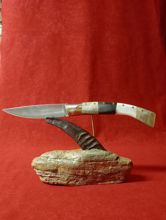 Coltello pattadese con doppia anima, lama 13 CM impugnatura in corno di montone chiaro,montone scuro,cervo chiaro e cervo scuro