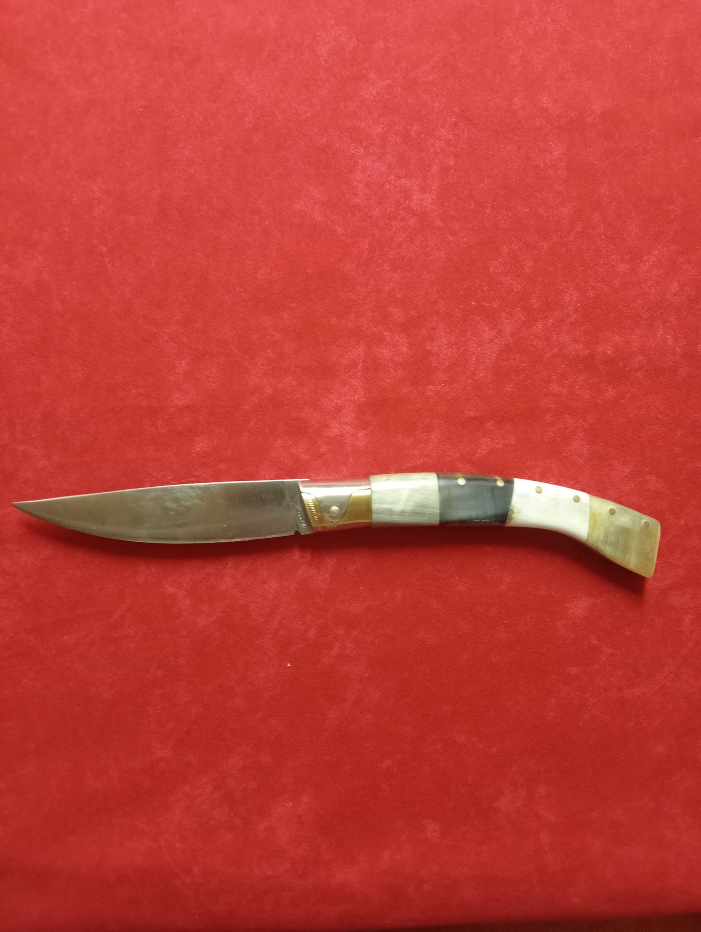 Coltello pattadese con doppia anima, lama 13 CM impugnatura in corno di montone chiaro,montone scuro,cervo chiaro e cervo scuro